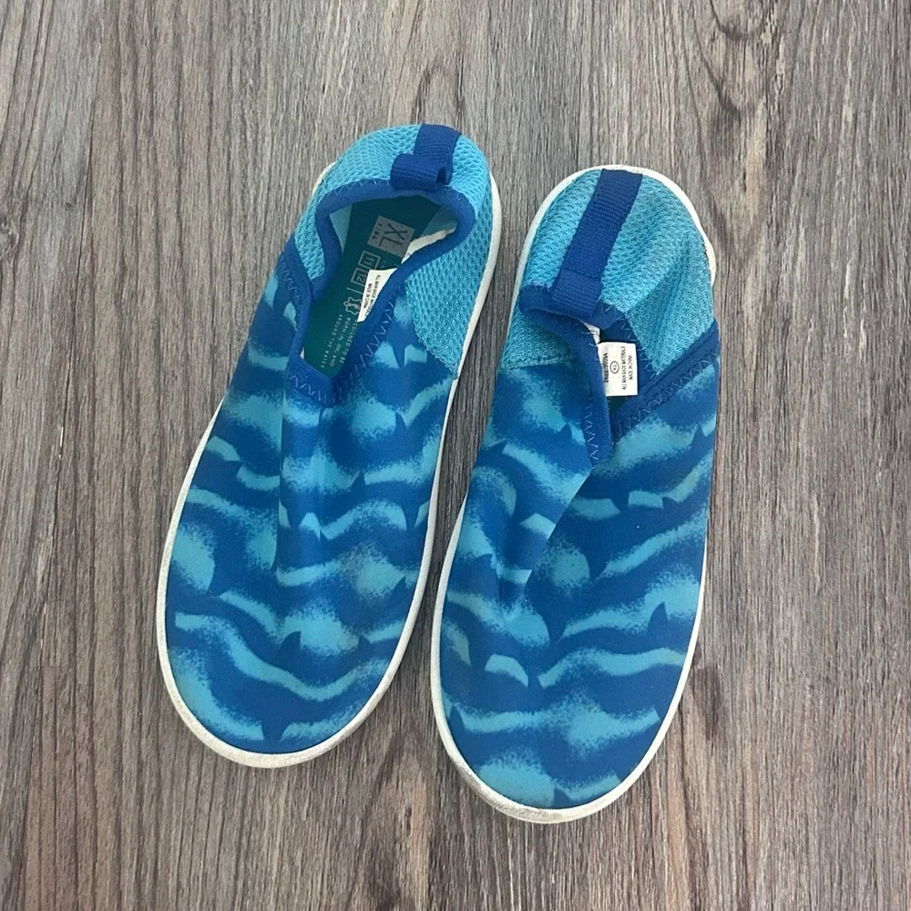 Speedo kids water shoes 11-12